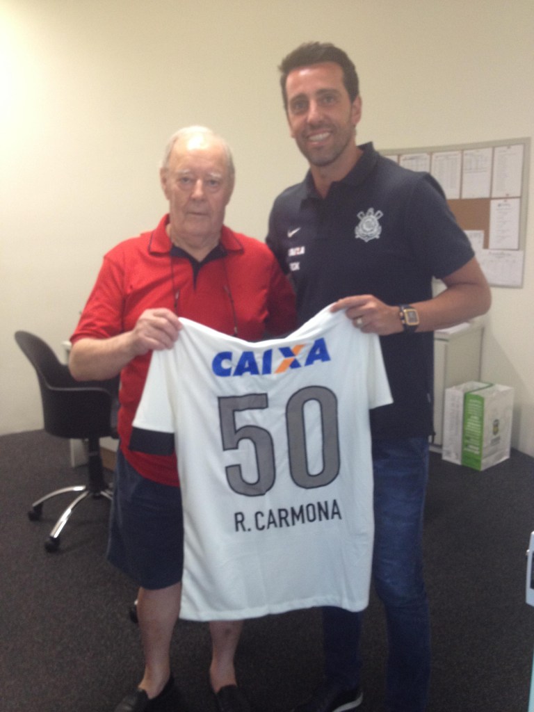 Roberto Carmona e Edu Gaspar no CT do Corinthians
