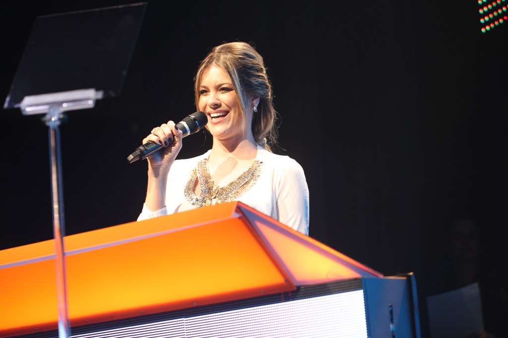 Renata Fan apresenta Prêmio Escola Voluntária